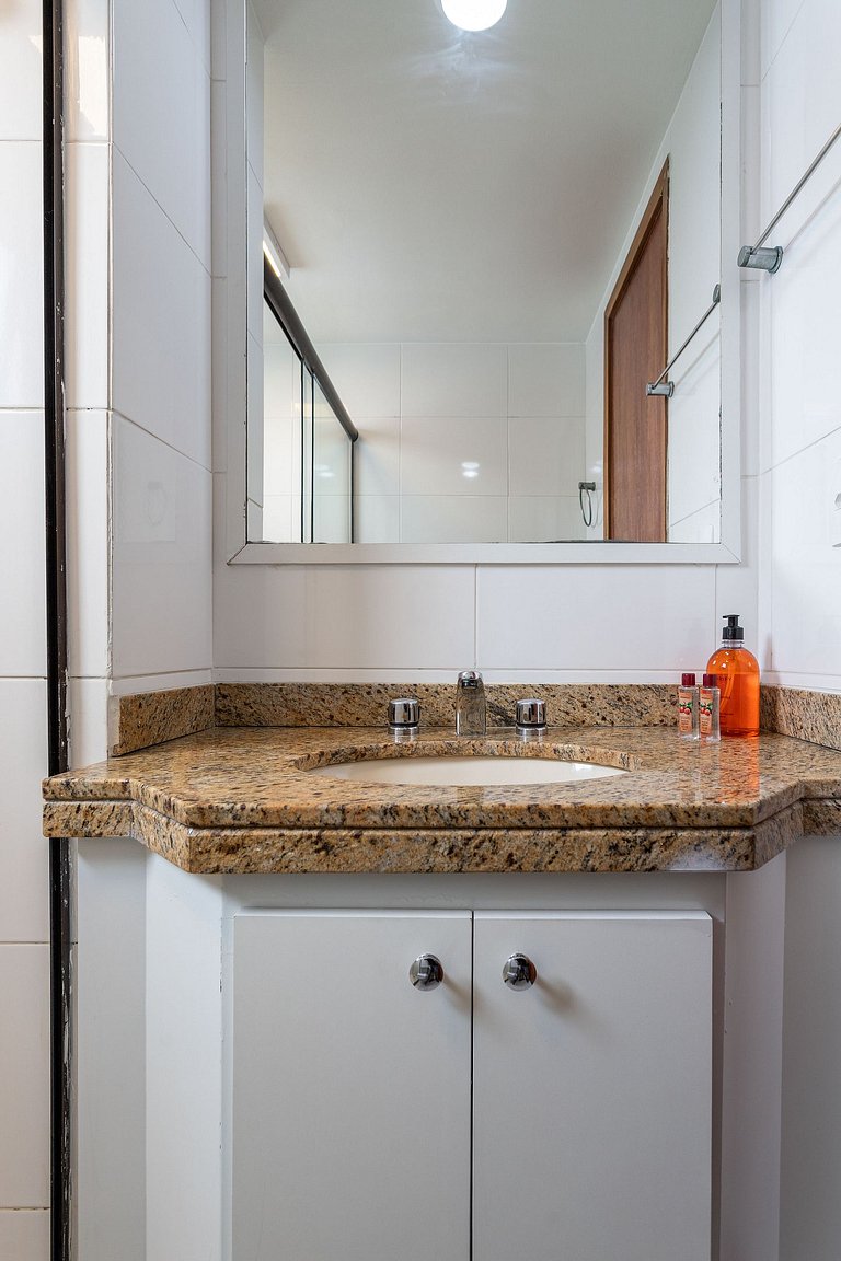 Lindo Apartamento Recém Renovado no Arpoador