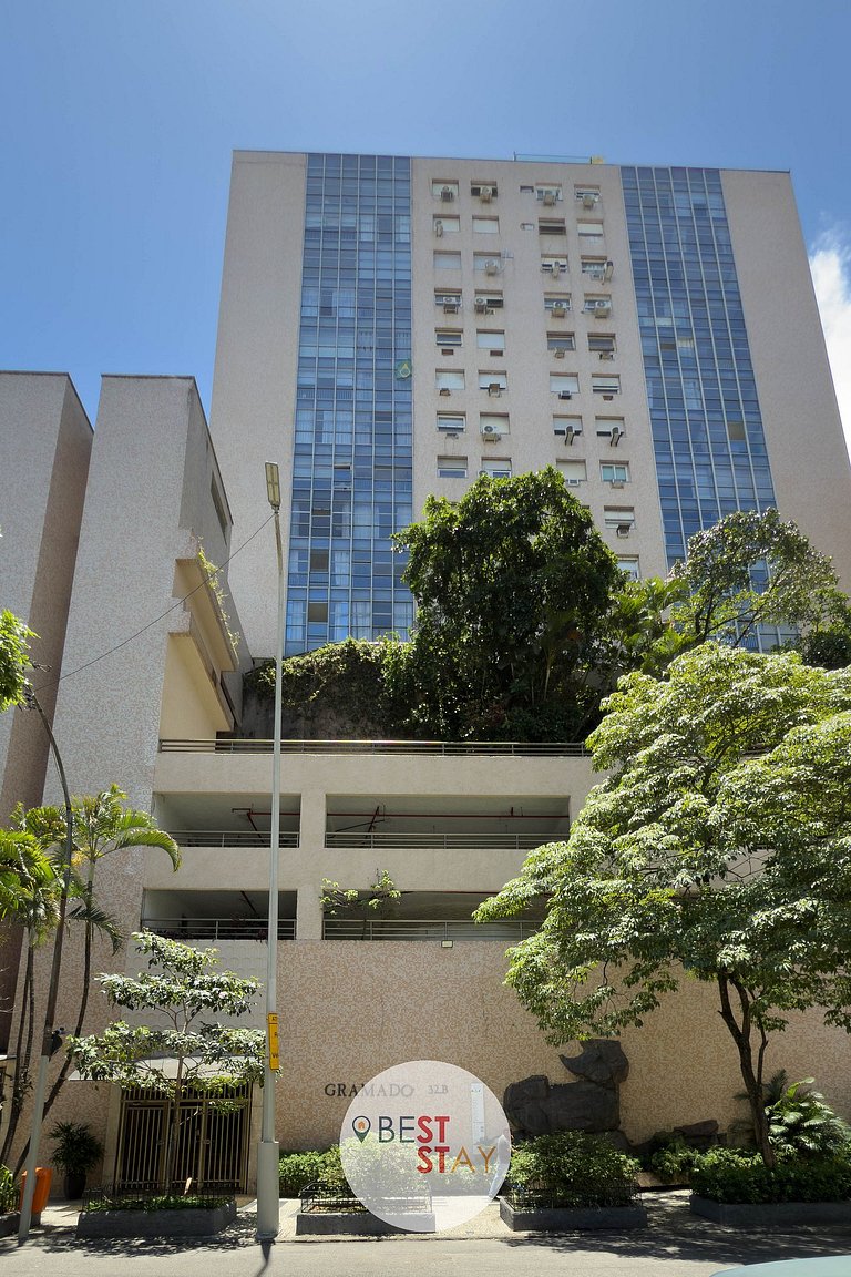 Espaçoso Apartamento em Ipanema, Recém Reformado