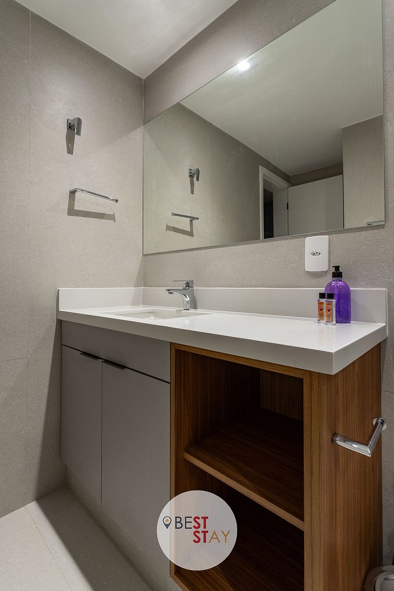 Espaçoso Apartamento em Ipanema, Recém Reformado