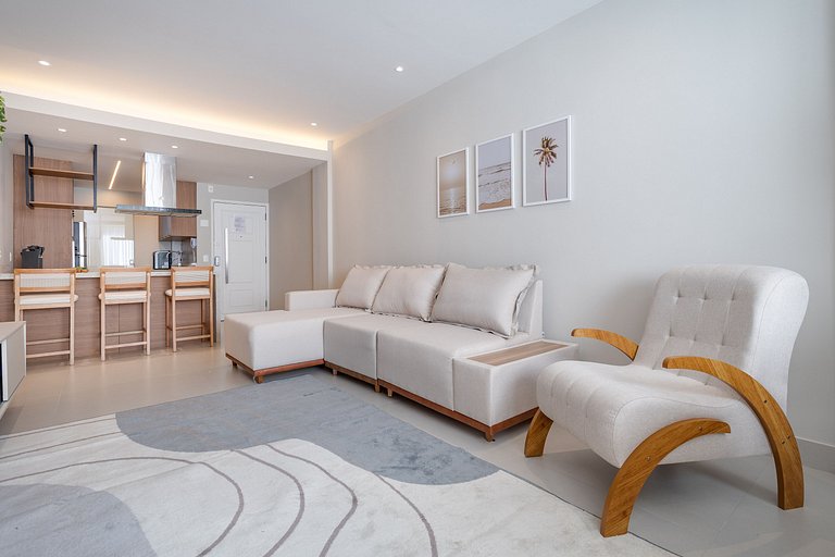 Espaçoso Apartamento Recém Reformado em Copacabana