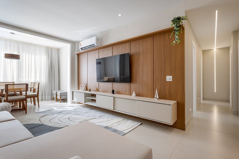 Espaçoso Apartamento Recém Reformado em Copacabana