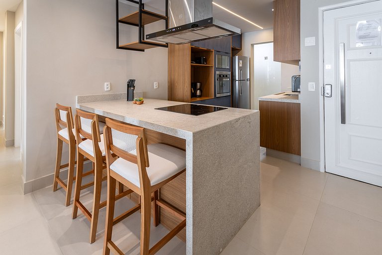 Espaçoso Apartamento Recém Reformado em Copacabana