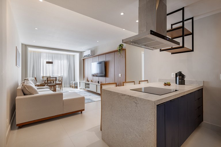 Espaçoso Apartamento Recém Reformado em Copacabana