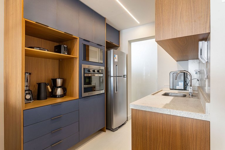 Espaçoso Apartamento Recém Reformado em Copacabana