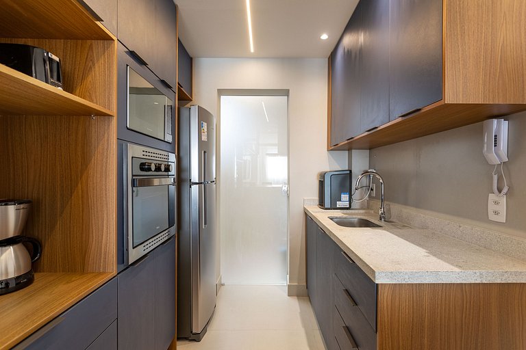 Espaçoso Apartamento Recém Reformado em Copacabana