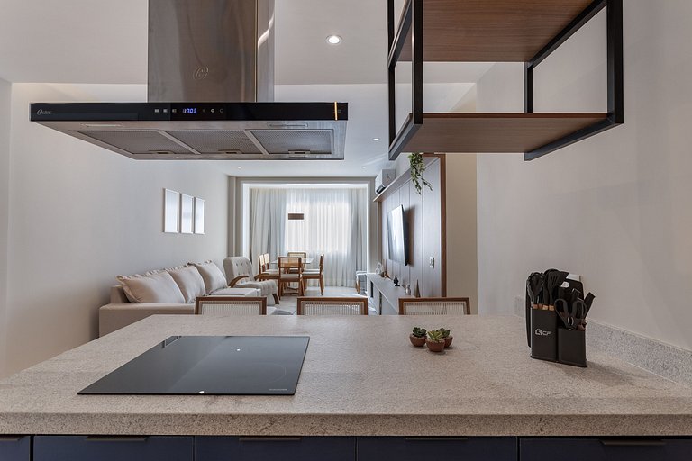 Espaçoso Apartamento Recém Reformado em Copacabana