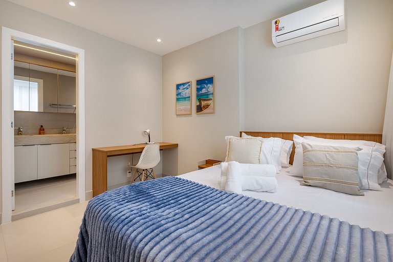 Espaçoso Apartamento Recém Reformado em Copacabana