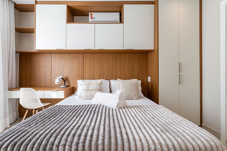 Espaçoso Apartamento Recém Reformado em Copacabana