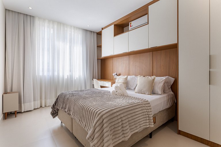 Espaçoso Apartamento Recém Reformado em Copacabana