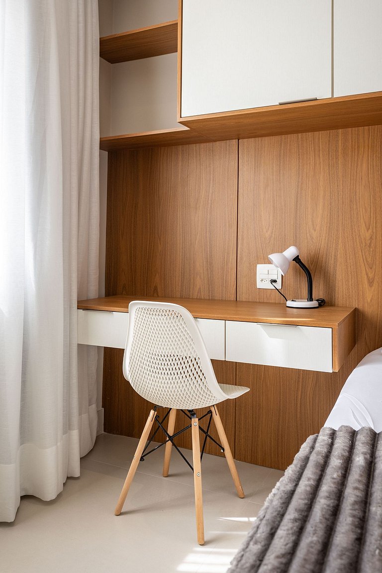 Espaçoso Apartamento Recém Reformado em Copacabana