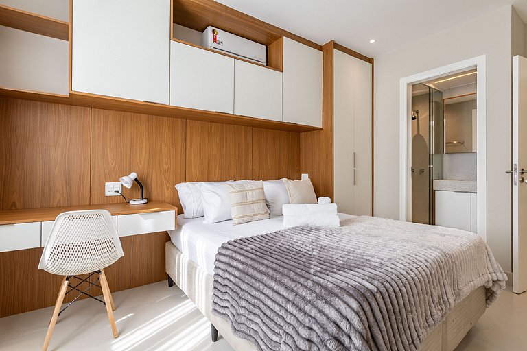 Espaçoso Apartamento Recém Reformado em Copacabana