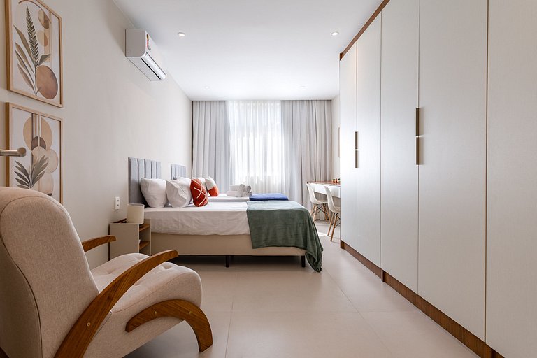 Espaçoso Apartamento Recém Reformado em Copacabana