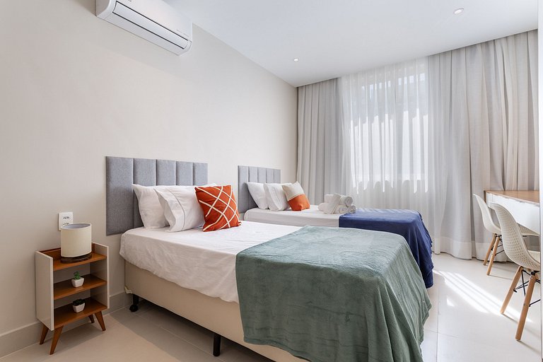 Espaçoso Apartamento Recém Reformado em Copacabana