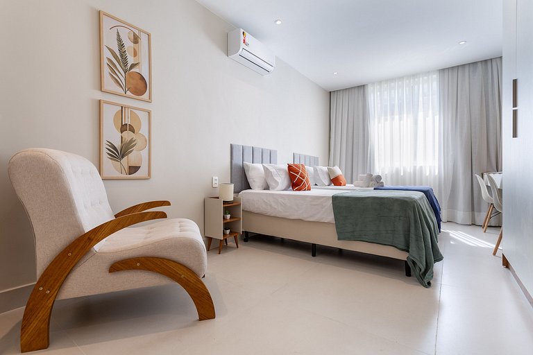 Espaçoso Apartamento Recém Reformado em Copacabana