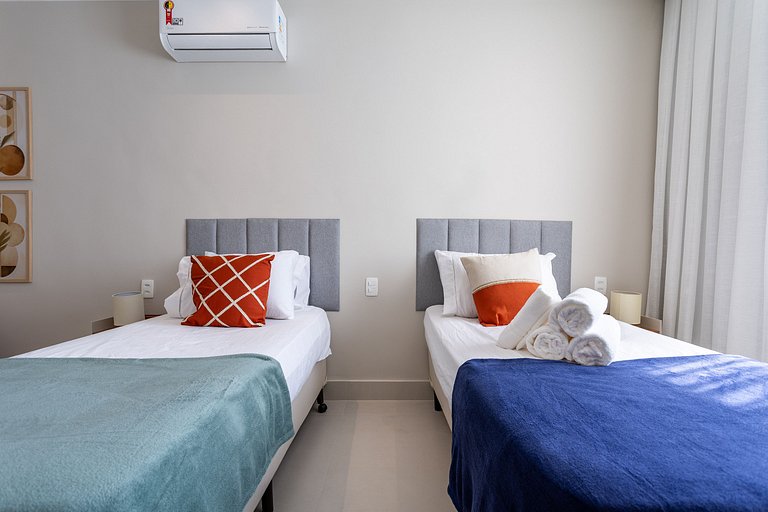 Espaçoso Apartamento Recém Reformado em Copacabana