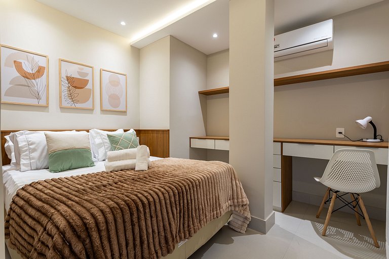 Espaçoso Apartamento Recém Reformado em Copacabana