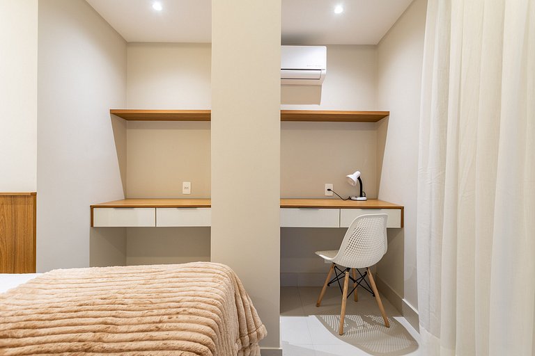 Espaçoso Apartamento Recém Reformado em Copacabana