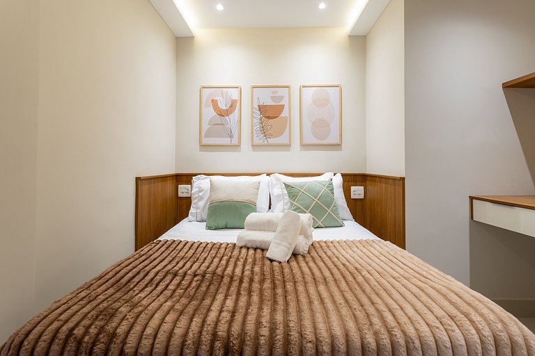 Espaçoso Apartamento Recém Reformado em Copacabana