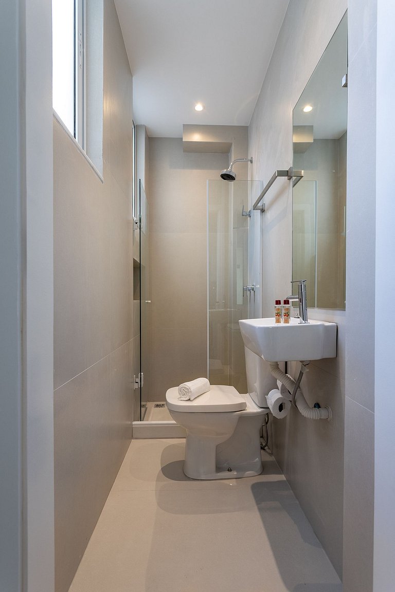 Espaçoso Apartamento Recém Reformado em Copacabana