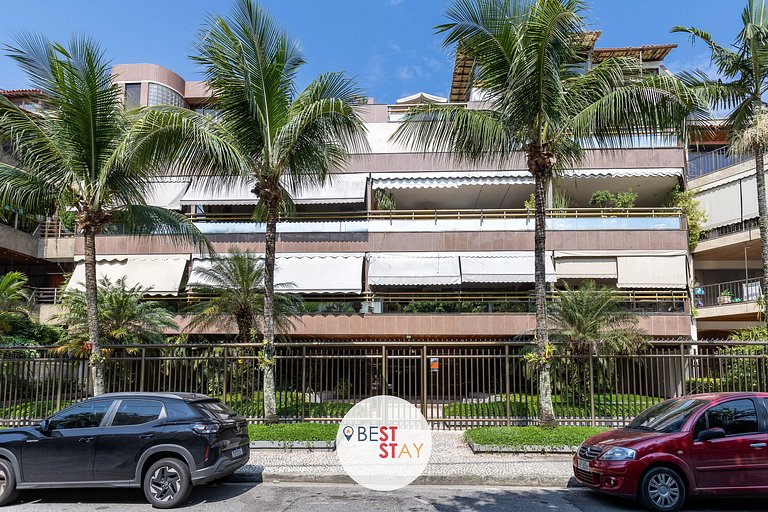 Espaçosa Cobertura no Jardim Oceânico Perto Praia