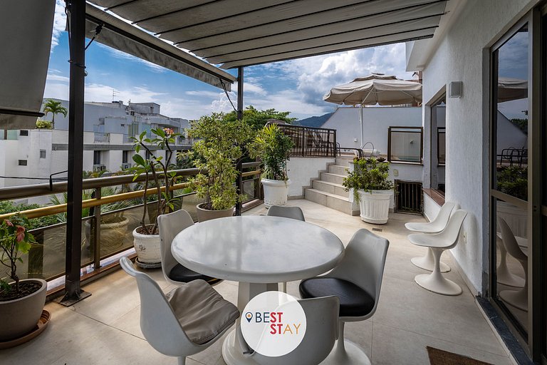 Espaçosa Cobertura no Jardim Oceânico Perto Praia