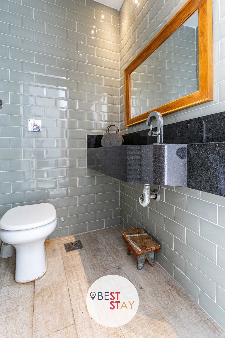 Espaçosa Cobertura no Jardim Oceânico Perto Praia