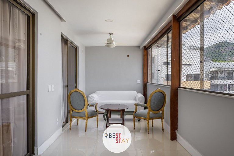 Espaçosa Cobertura no Jardim Oceânico Perto Praia