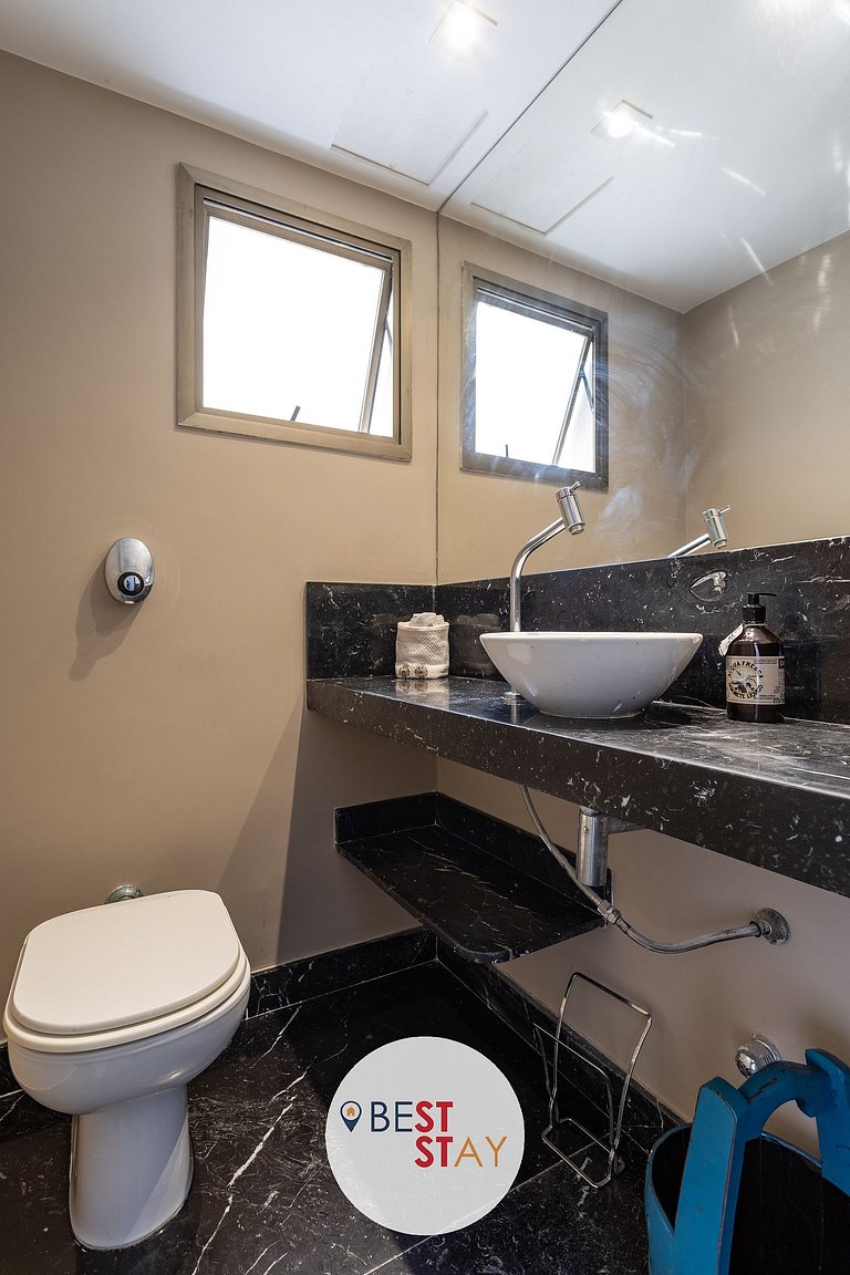 Espaçosa Cobertura no Jardim Oceânico Perto Praia