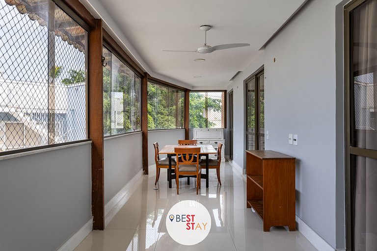 Espaçosa Cobertura no Jardim Oceânico Perto Praia