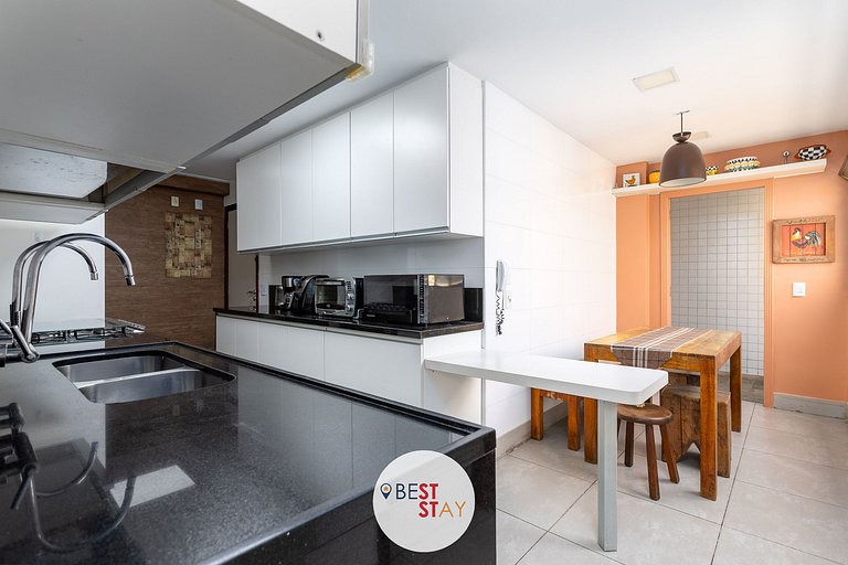 Espaçosa Cobertura no Jardim Oceânico Perto Praia