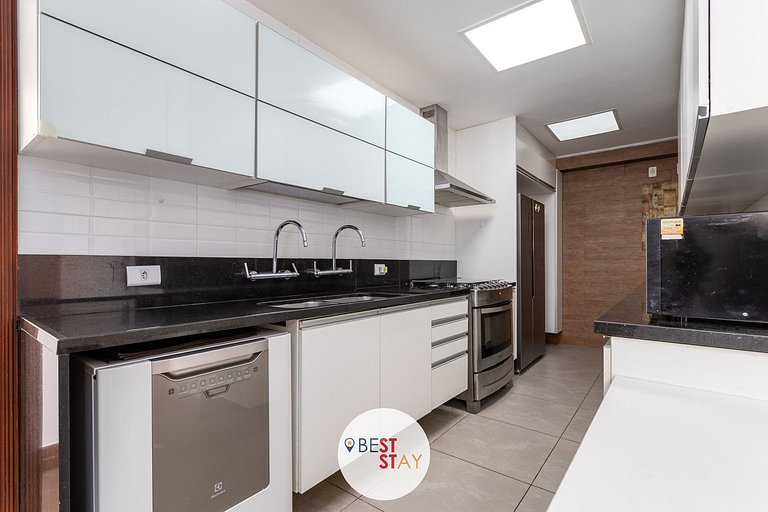 Espaçosa Cobertura no Jardim Oceânico Perto Praia