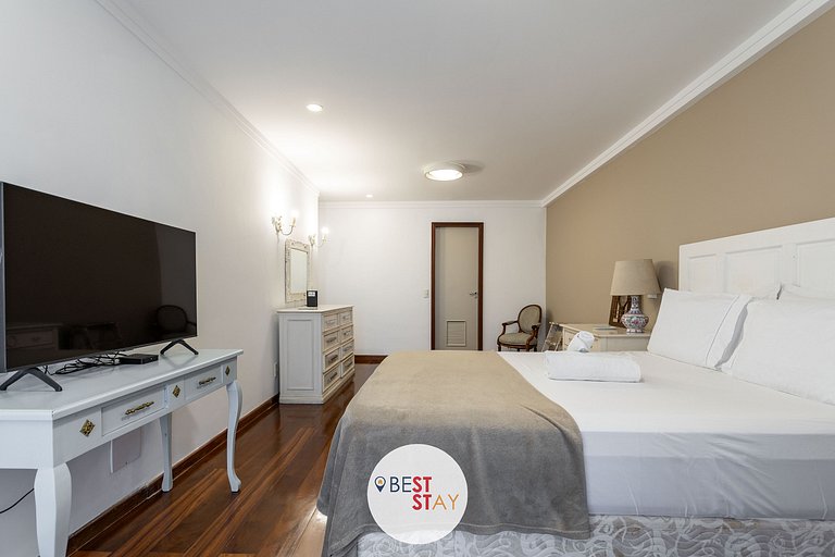 Espaçosa Cobertura no Jardim Oceânico Perto Praia