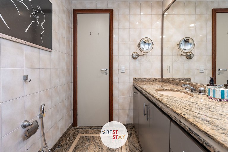 Espaçosa Cobertura no Jardim Oceânico Perto Praia