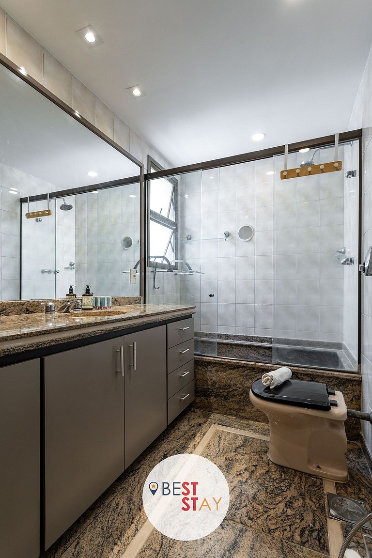 Espaçosa Cobertura no Jardim Oceânico Perto Praia