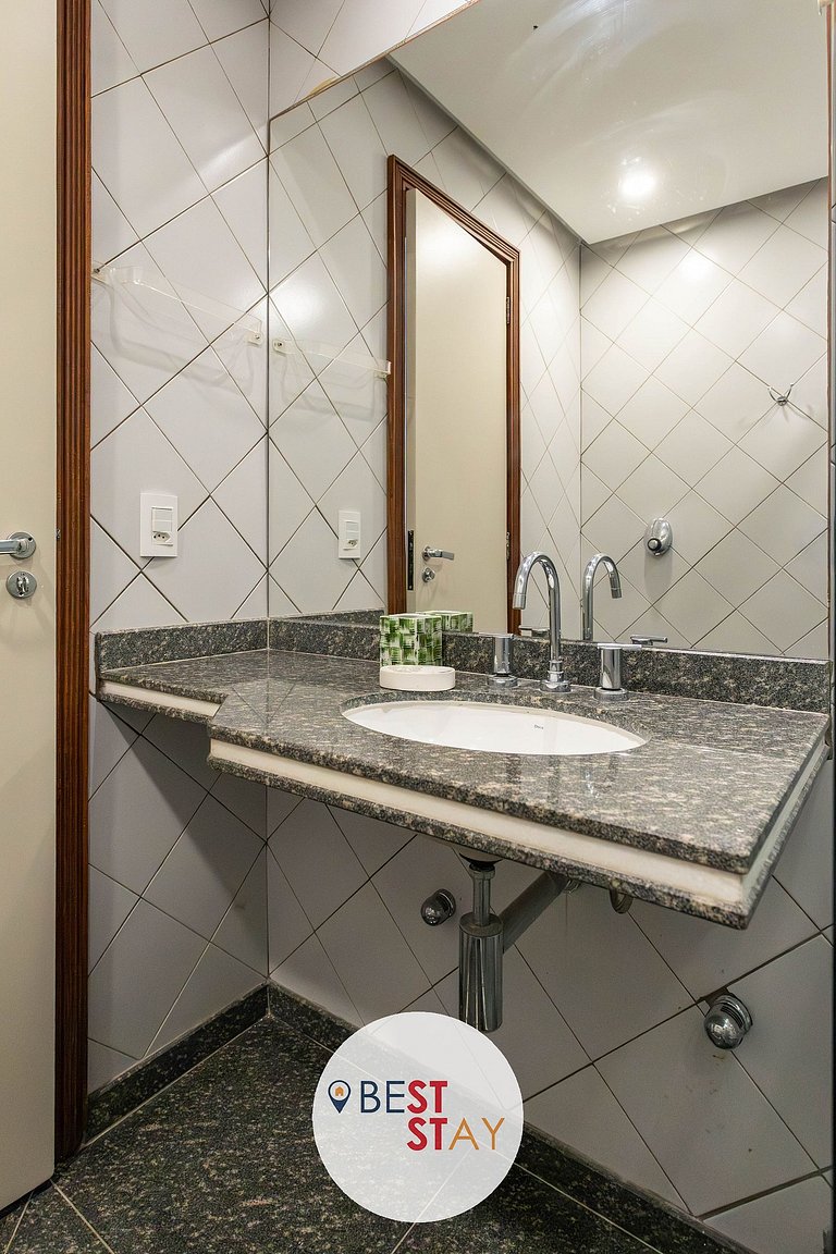 Espaçosa Cobertura no Jardim Oceânico Perto Praia