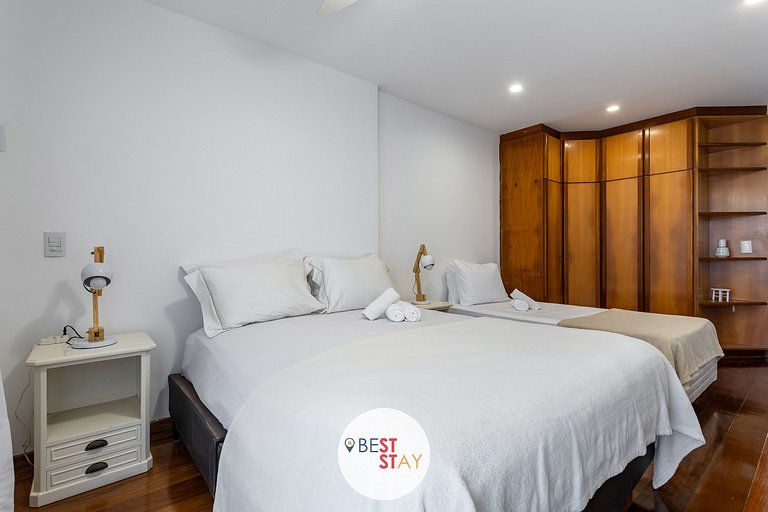 Espaçosa Cobertura no Jardim Oceânico Perto Praia