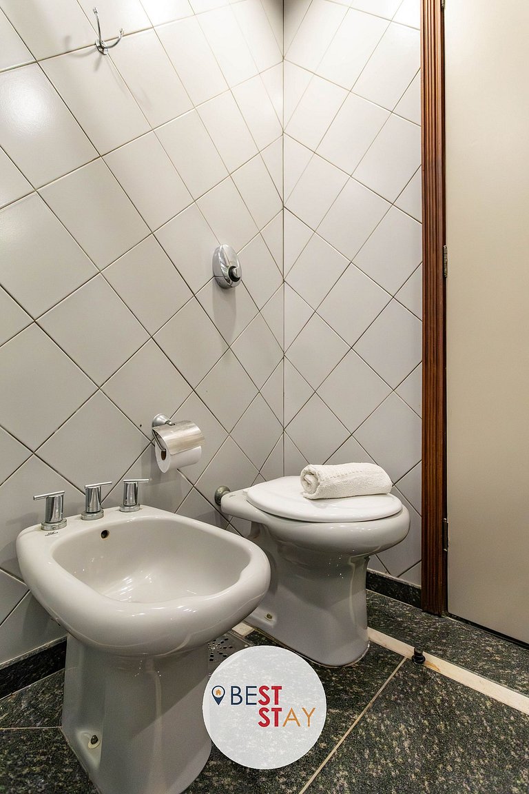 Espaçosa Cobertura no Jardim Oceânico Perto Praia