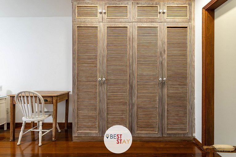 Espaçosa Cobertura no Jardim Oceânico Perto Praia