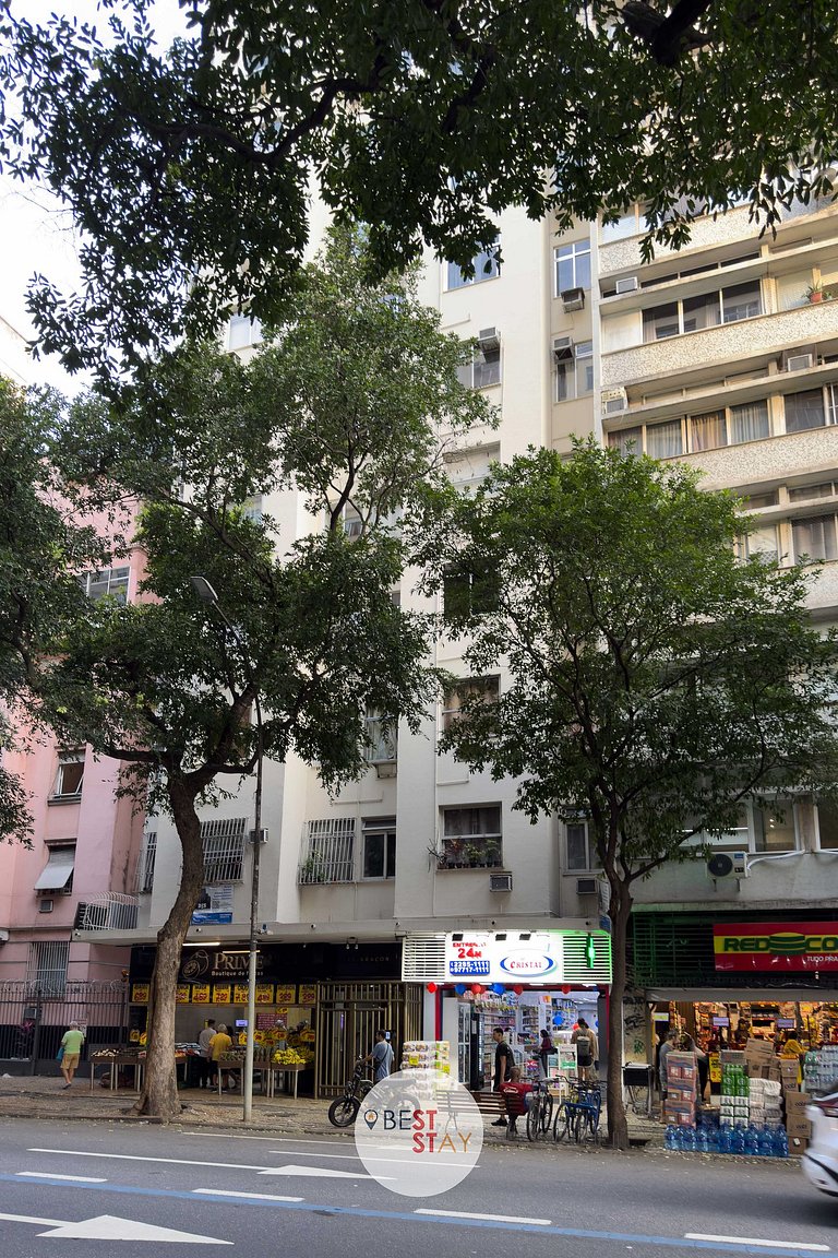 Oportunidade - Reformado Apartamento em Copacabana