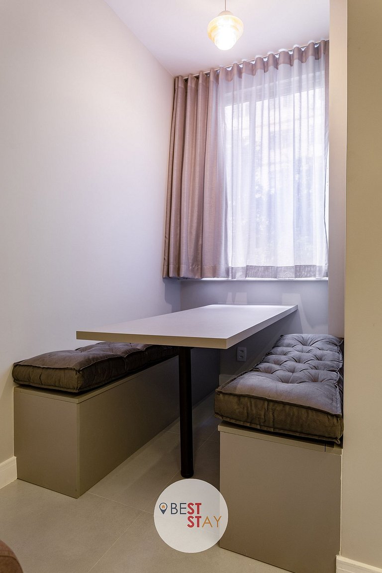 Oportunidade - Reformado Apartamento em Copacabana